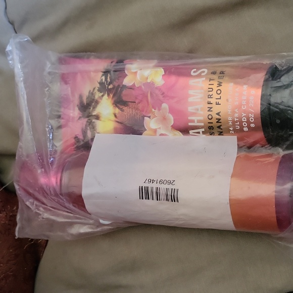 Bath & Body Works Other - Bath body works wrapped duo creme perfume scent Bahamas  full.size xo